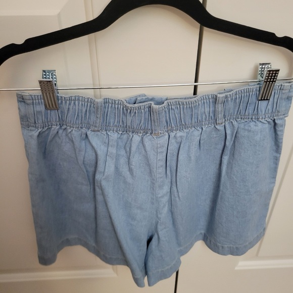 Z Supply Farah Chambray Shorts - Picture 3 of 4